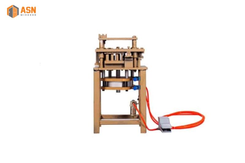 Máy Đột Dập Nhôm Xingfa